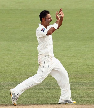 Abdur Rehman was the pick of Pakistan's bowlers, New Zealand v Pakistan, 1st Test, Hamilton, 1st day, January 7, 2011