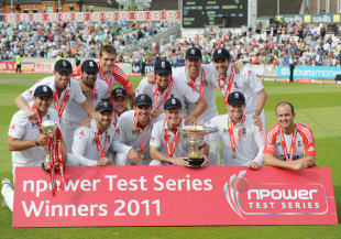 The World No. 1 Test team strikes a happy pose, England v India, 4th Test, The Oval, 5th day, August 22, 2011