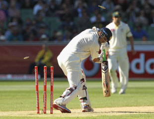Rahul Dravid was bowled by Peter Siddle off a no ball, Australia v India, 1st Test, Melbourne, 2nd day, December 27, 2011