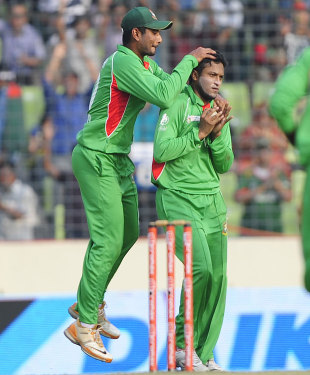 Shakib Al Hasan is congratulated on dismissing Hammad Azam, Bangladesh v Pakistan, Asia Cup final, Mirpur, March 22, 2012