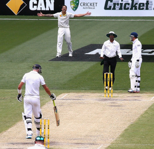Mitchell Johnson gestures at Kevin Pietersen, Australia v England, 4th Test, Melbourne, 3rd day, December 28, 2013