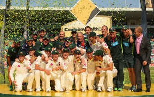 The Australia team and backroom staff celebrate, Australia v England, 5th Test, Sydney, 3rd day, January 5, 2014