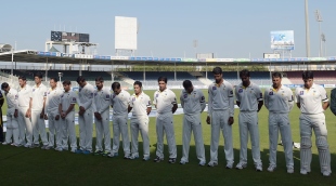 The Pakistan players observe a minute's silence at the start of the day, Pakistan v New Zealand, 3rd Test, Sharjah, 2nd day, November 28, 2014