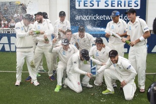 New Zealand celebrate their 2-0 whitewash over Sri Lanka, New Zealand v Sri Lanka, 2nd Test, Wellington, 5th day, January 7, 2015