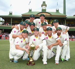 The Australian team with the Border-Gavaskar Trophy after the draw at the SCG, Australia v India, 4th Test, Sydney, 5th day, January 10, 2015