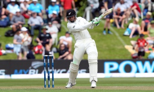 Martin Guptill flays the ball through the off side, New Zealand v Sri Lanka, 1st Test, Dunedin, 1st day, December 10, 2015