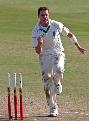 A fired-up Dale Steyn is ecstatic after bowling Marlon Samuels with a corker, South Africa v West Indies, 3rd Test, Durban, 3rd day, January 12, 2008 