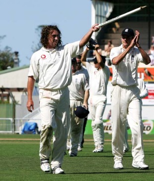 Man-of-the-Series Ryan Sidebottom leads England off the field, New Zealand v England, 3rd Test, Napier, March 23, 2008
