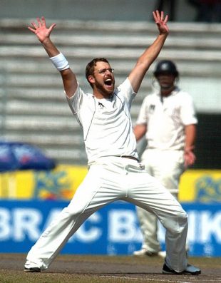 Daniel Vettori successfully appeals against Shakib Al Hasan, Bangladesh v New Zealand, 2nd Test, Mirpur, 5th day, October 29, 2008